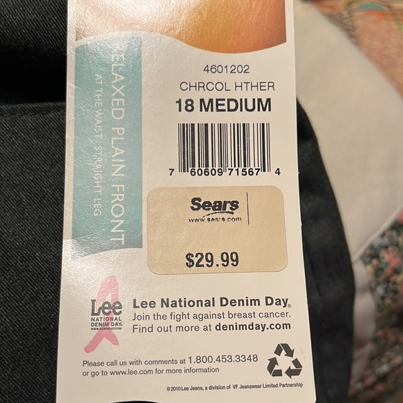 NWT Women’s size 18 straight leg dress pants relaxed fit by Lee - Picture 7 of 7